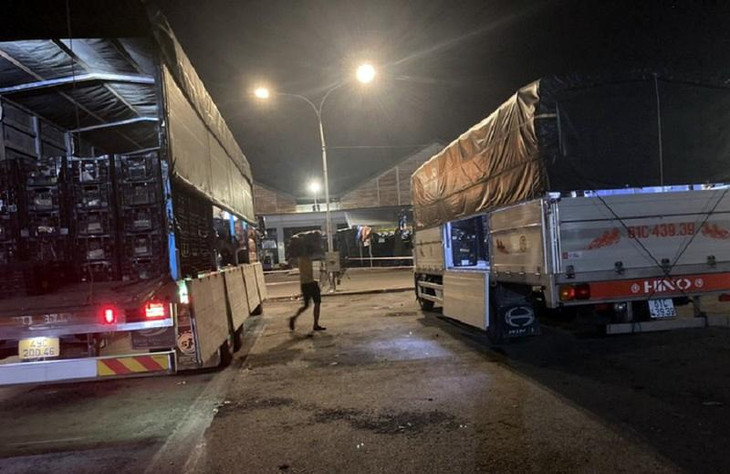 Khi còn là điểm trung chuyển hàng hóa lượng hàng về chợ đầu mối Thủ Đức trung bình 300 tấn/ngày đêm