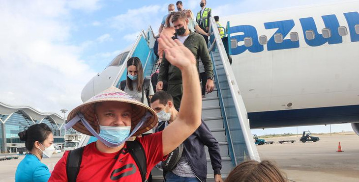 226 du khách Nga đầu tiên đến Khánh Hòa theo hình thức hộ chiếu vaccine 226 du khách Nga đầu tiên đến Khánh Hòa theo hình thức hộ chiếu vaccine