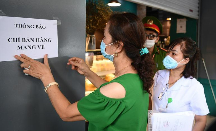 Nhiều quận "vùng cam" ở Hà Nội yêu cầu nhà hàng, cơ sở kinh doanh dịch vụ ăn uống chỉ bán hàng mang về. Ảnh minh họa Nhiều quận "vùng cam" ở Hà Nội yêu cầu nhà hàng, cơ sở kinh doanh dịch vụ ăn uống chỉ bán hàng mang về. Ảnh minh họa