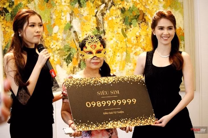 Ngọc Trinh bán sim tiền tỷ