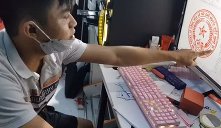 Các nghi can thực hiện lại quá trình làm giả giấy tờ