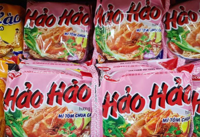 Mỳ ăn liền tôm chua cay của Acecook Việt Nam