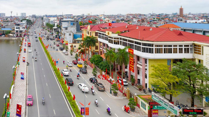 Dự án đầu tư xây dựng trục đường Hồ Sen - Cầu Rào 2, đoạn từ nút giao Nguyễn Văn Linh đến ngã 3 đường Chợ Con, được triển khai từ tháng 5/2018 với tổng mức đầu tư hơn 2.000 tỷ đồng. Tuyến đường này hoàn thành vào tháng 6/2021 giúp kết nối khu vực phía nam, là cửa ngõ chính của thành phố, thông thương đi các tỉnh theo trục cao tốc Hà Nội - Hải Phòng, cao tốc ven biển.