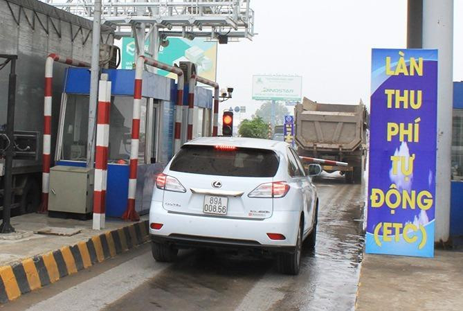 Phương tiện đi vào làn không dừng trên Quốc lộ 5