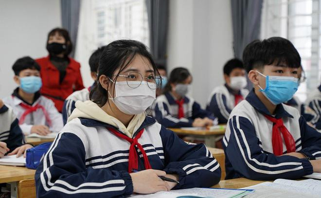 Đầu tháng 12 sẽ cho học sinh khối THPT đến trường. Ảnh minh họa Đầu tháng 12 sẽ cho học sinh khối THPT đến trường. Ảnh minh họa