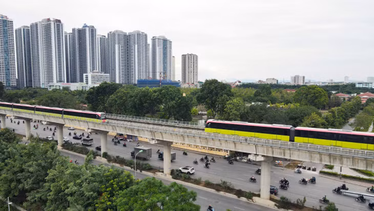 Hai đoàn tàu đi ngược chiều nhau trong đợt chạy thử