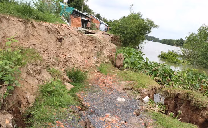 Một vị trí sạt lở bờ sông. Ảnh minh họa.