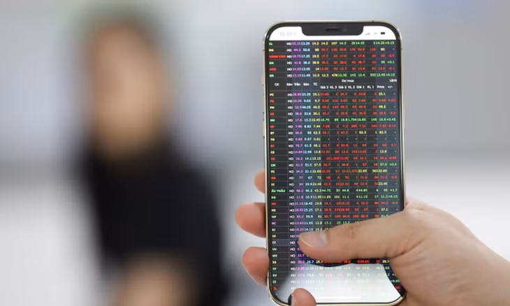 Vốn hóa thị trường chứng khoán cuối năm 2023 đạt hơn 240 tỷ USD