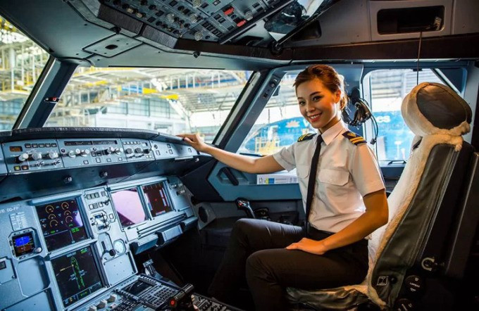 Chính phủ quy định phi công Việt Nam được trả thêm lương