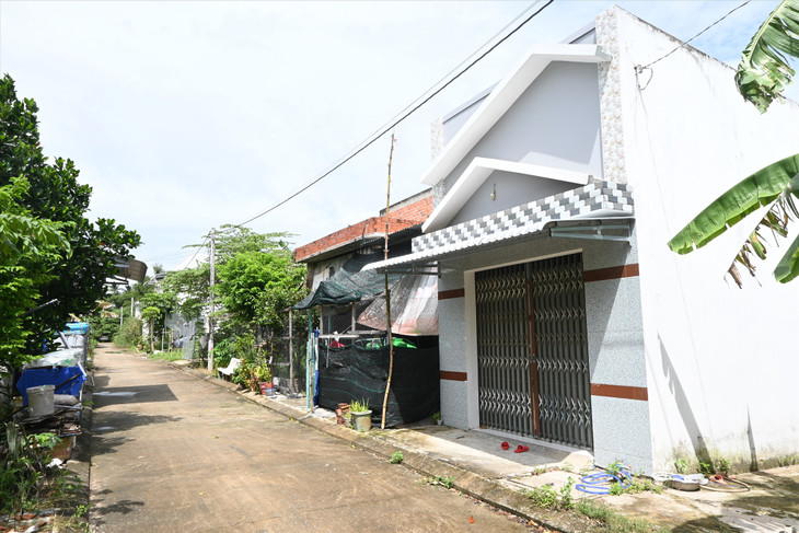 Người dân đã cất nhà để ở trong khu dân cư tự phát Hưng Phát (trên địa bàn xã Phú An Hòa, huyện Châu Thành, tỉnh Bến Tre)