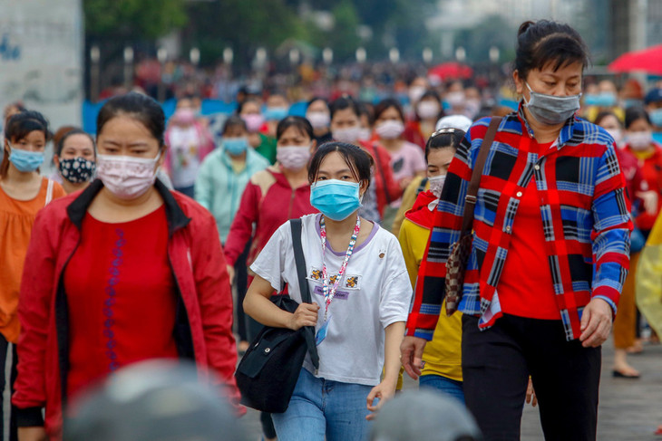 Công nhân công ty Pouyuen, quận Bình Tân sau giờ làm