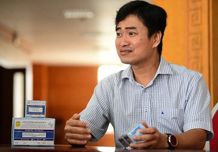 Phan Quốc Việt lúc quảng cáo kit xét nghiệm