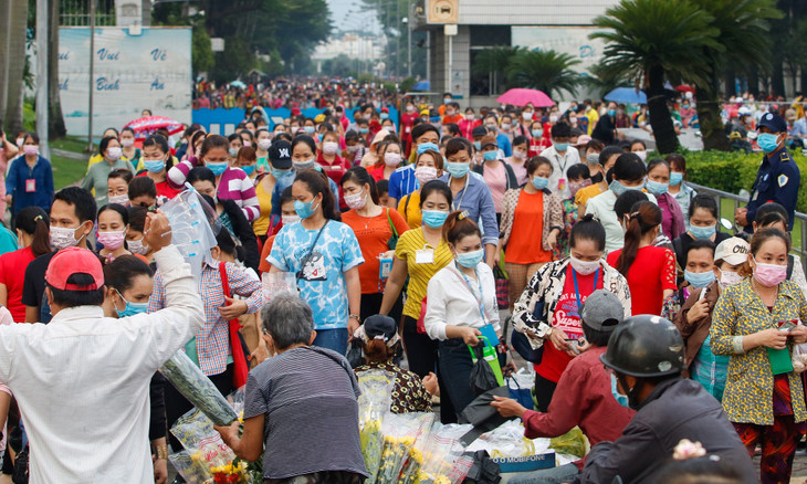Công nhân công ty Pou Yuen, quận Bình Tân sau giờ làm