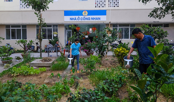 Tổng liên đoàn lao động tiếp tục hỗ trợ người bị giảm giờ làm, ngừng việc