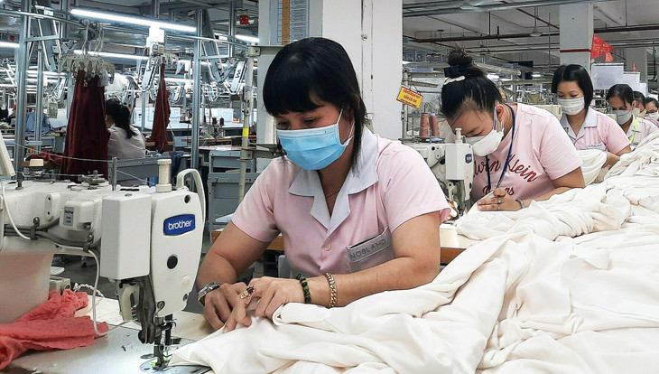 Công nhân Nobland Việt Nam trong giờ sản xuất