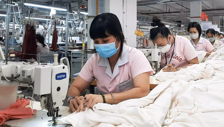 Công nhân Nobland Việt Nam trong giờ sản xuất