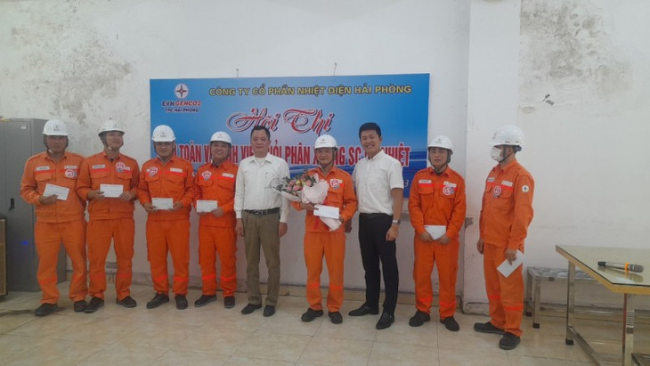 Hội thi an toàn vệ sinh viên giỏi cấp đơn vị và cấp Công ty nhằm nâng cao nhận thức, ý thức trách nhiệm trong việc tuân thủ các quy định về an toàn vệ sinh viên