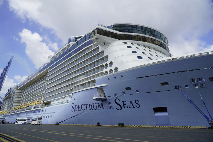 Du thuyền Spectrum of the Seas cập cảng Tân Cảng - Cái Mép (tỉnh Bà Rịa - Vũng Tàu) trong chuyến hải hành 12 ngày vòng quanh châu Á