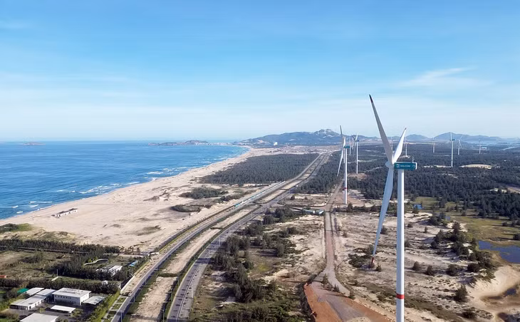 Cánh đồng điện gió ở Khu kinh tế Nhơn Hội Cánh đồng điện gió ở Khu kinh tế Nhơn Hội