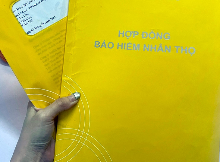 Một hợp đồng bảo hiểm liên kết đầu tư được bán qua kênh ngân hàng