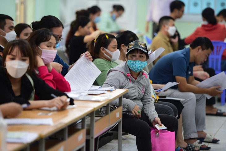 Lao động làm thủ tục nhận trợ cấp thất nghiệp tại Trung tâm Dịch vụ việc làm TP.HCM