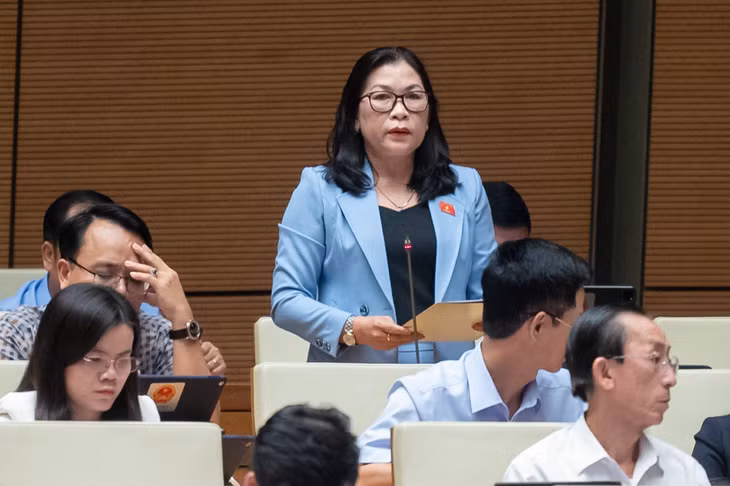 Đại biểu Bố Thị Xuân Linh - Đoàn ĐBQH tỉnh Bình Thuận: Cần ưu tiên các giải pháp kích cầu tiêu dùng trong nước Đại biểu Bố Thị Xuân Linh - Đoàn ĐBQH tỉnh Bình Thuận: Cần ưu tiên các giải pháp kích cầu tiêu dùng trong nước