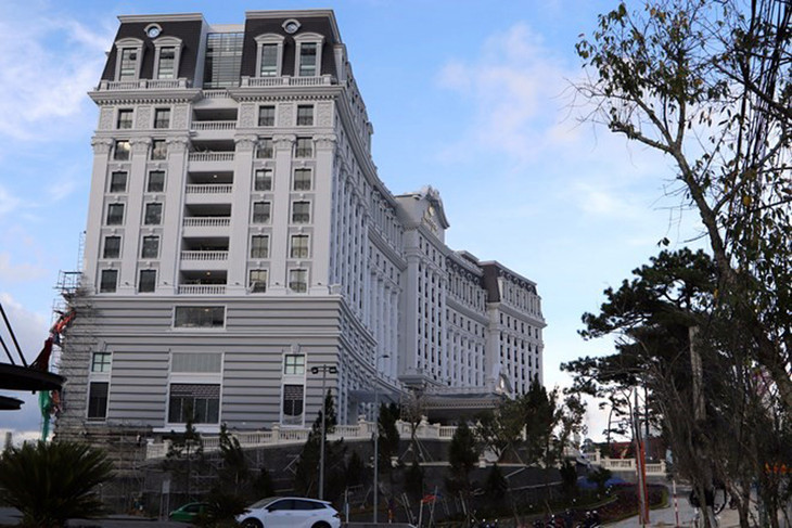 Chủ đầu tư Khách sạn Merperle DaLat xin đấu nối giao thông từ khách sạn tại số 1 Hùng Vương ra đường Phạm Hồng Thái, Phường 10, TP. Đà Lạt