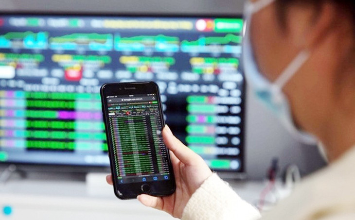 Số tài khoản chứng khoán cá nhân giảm gần 400.000 trong tháng 10