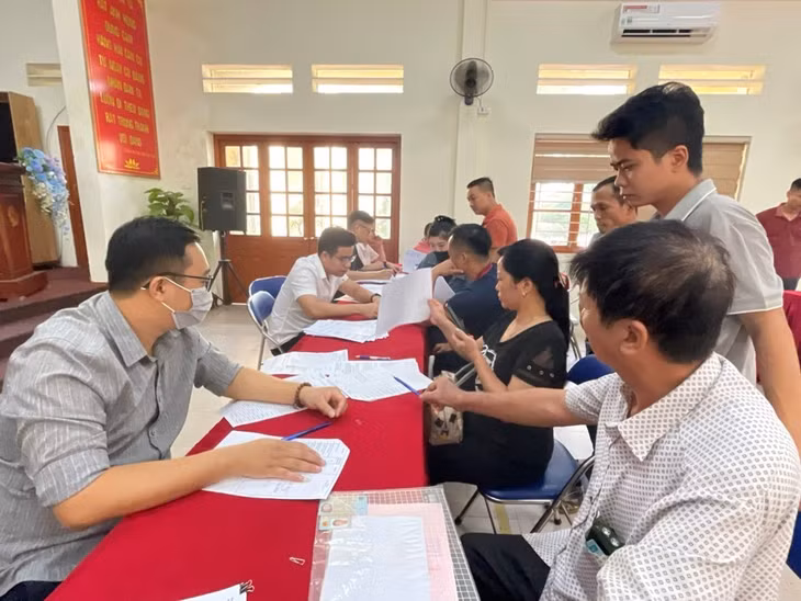 UBND huyện Thường Tín thực hiện chi trả cho người dân để có mặt bằng thi công dự án Vành đai 4.