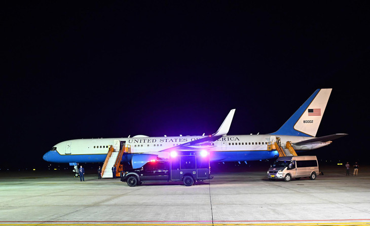 Theo chương trình nghị sự dự kiến trong 2 ngày tới, Phó Tổng thống Mỹ sẽ có các cuộc tiếp kiến, làm việc với nhiều lãnh đạo chủ chốt của Việt Nam; tham dự một số sự kiện bên lề chuyến thăm và rời Việt Nam vào chiều 26/8