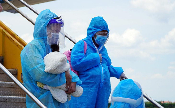 Hai chuyến bay đưa 400 phụ nữ mang thai, trẻ em về Quảng Bình Hai chuyến bay đưa 400 phụ nữ mang thai, trẻ em về Quảng Bình