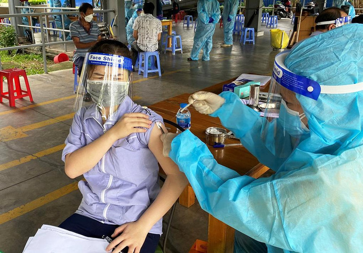 HBA kiến nghị tiêm vét mũi một cho 70.000 công nhân HBA kiến nghị tiêm vét mũi một cho 70.000 công nhân