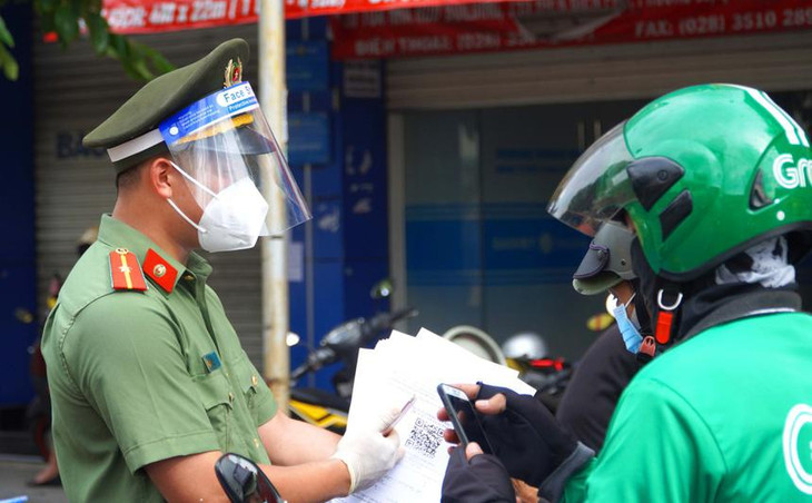 Người dân chỉ cần khai báo y tế theo mẫu chung do Bộ Công an xây dựng