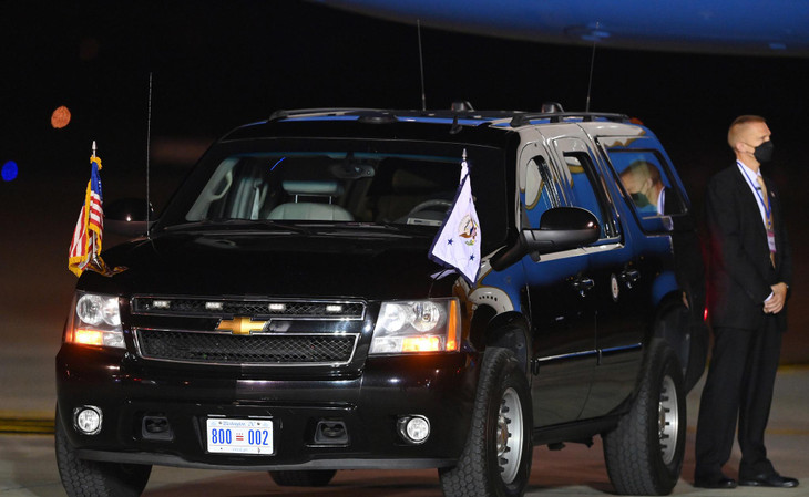 Những chiếc xe đặc chủng được chuyển sang Việt Nam trước đó ít ngày để đưa đón nữ Phó Tổng thống di chuyển tại Hà Nội.