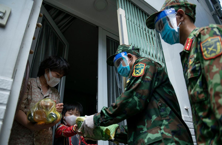 Tiểu ban An sinh xã hội là chỉ đạo việc bảo đảm lương thực, thực phẩm, nhu yếu phẩm thiết yếu cho người dân tại các khu vực tăng cường giãn cách xã hội; chăm lo đời sống người dân...Ảnh: Zing