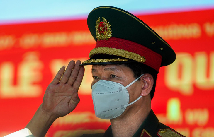 &quot;Ý nghĩa của việc huy động lực lượng quân đội tham gia hỗ trợ phòng chống dịch tại TP.HCM là trách nhiệm và là bản chất quân đội của dân, do dân và vì dân. Đối với lực lượng cán bộ chiến sĩ, quán triệt phương châm chống dịch như chống giặc, coi nhiệm vụ chống dịch là nhiệm vụ chiến đấu trong thời bình với tinh thần sức khỏe của người dân là trên hết&quot;, thiếu tướng Lê Ngọc Hải bày tỏ sự quyết tâm và phát động khẩu lệnh xuất quân lúc 23h cùng ngày