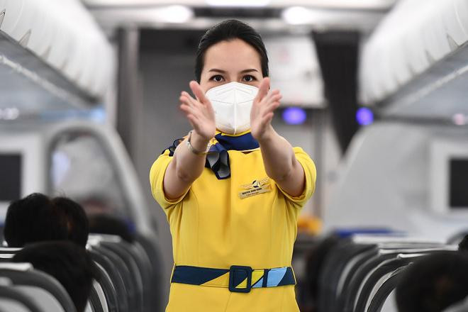 Từ 1/10, tiếp viên hàng không phải tiêm đủ 2 mũi vắc xin mới được xếp lịch bay