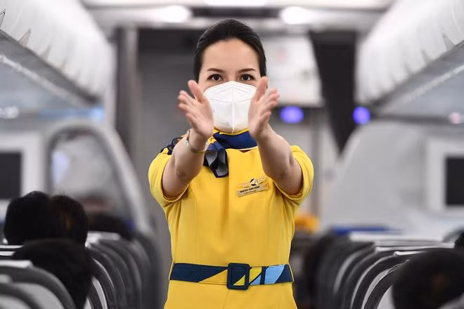 Từ 1/10, tiếp viên hàng không phải tiêm đủ 2 mũi vắc xin mới được xếp lịch bay