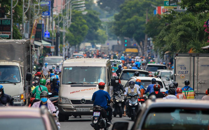 Đường Tô Hiến Thành, đoạn đi ngang qua siêu thị BigC (Quận 10, TP.HCM), nhiều lúc bị ùn ứ nhẹ.