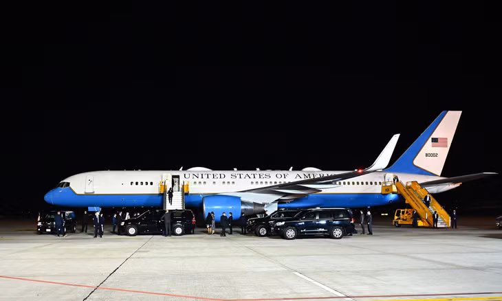 Trước đó, việc nữ "phó tướng" Mỹ chọn Việt Nam cùng Singapore là điểm đến cho chuyến công du Đông Nam Á, được giới phân tích đánh giá là thể hiện tầm quan trọng của Việt Nam trong chính sách đối ngoại của Mỹ.