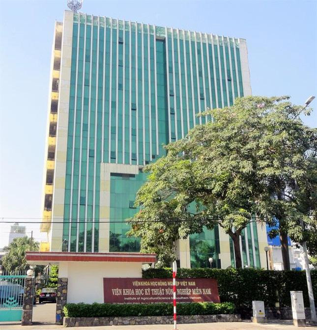 Theo báo cáo của cơ quan kiểm toán, tại Bộ NN&PTNN, Viện Khoa học nông nghiệp Việt Nam có 407,2ha đất lấn chiếm. Theo báo cáo của cơ quan kiểm toán, tại Bộ NN&PTNN, Viện Khoa học nông nghiệp Việt Nam có 407,2ha đất lấn chiếm.