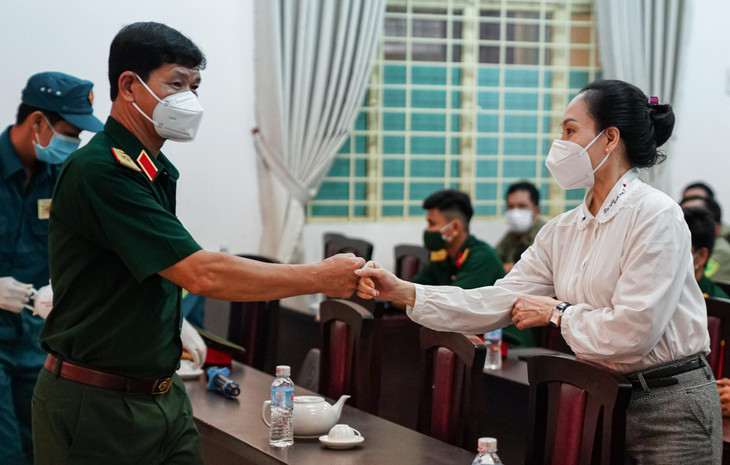 Tham dự buổi lễ có thiếu tướng Lê Ngọc Hải (Phó tư lệnh của Bộ tư lệnh TP.HCM), đại tá Ngô Đình Sỹ (Lữ đoàn trưởng Lữ đoàn PK77) và lãnh đạo UBND, Ban Chỉ huy quân sự quận Gò Vấp