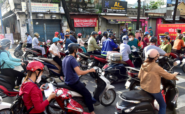 Những người ra đường hầu hết là nhân viên y tế, công vụ, lực lượng làm nhiệm vụ chống dịch