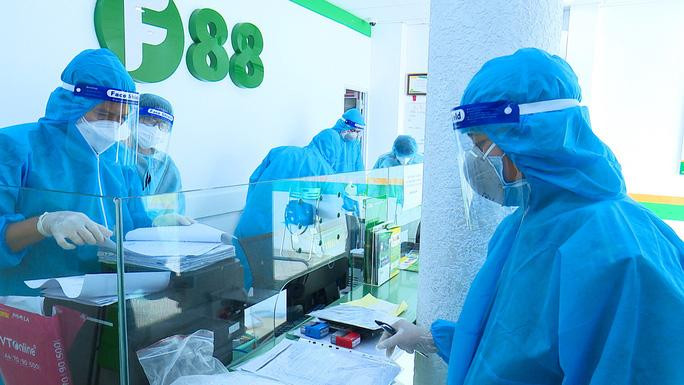 Lực lượng chức năng khám xét trụ sở Công ty Tài chính F88