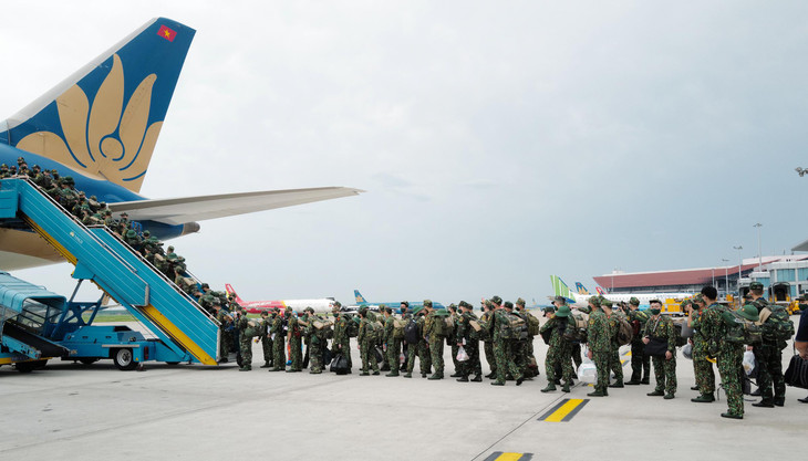 Hơn 1.000 cán bộ, học viên quân y tiếp tục lên đường vào Nam tham gia chống dịch