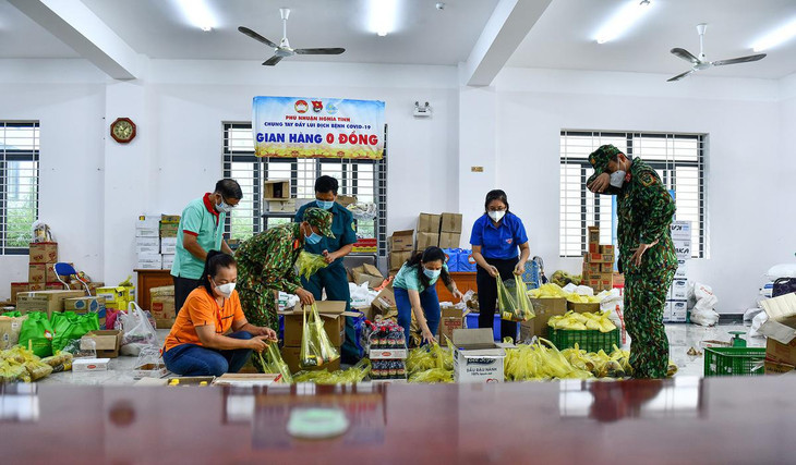 Ngoài hỗ trợ trao quà, lực lượng quân đội sẽ hỗ trợ Phú Nhuận thực hiện nhiều phần việc như hỗ trợ hoạt động tiêm vaccine, vận hành trạm y tế lưu động...