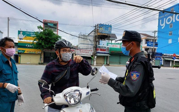 Lực lượng chức năng kiểm soát phương tiện tại TP.Thủ Dầu Một, tỉnh Bình Dương Lực lượng chức năng kiểm soát phương tiện tại TP.Thủ Dầu Một, tỉnh Bình Dương