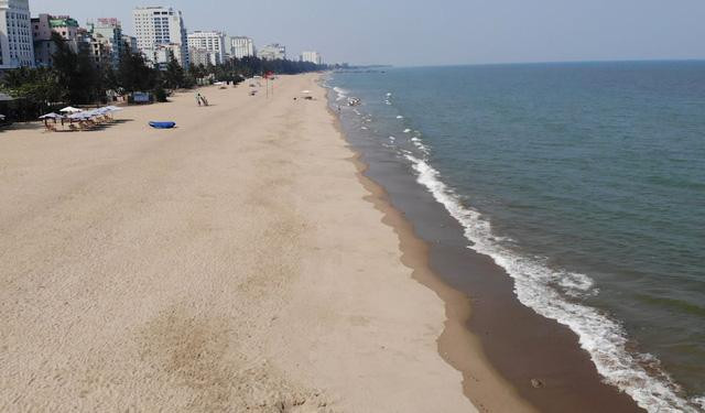 Du khách và người dân sẽ không được tắm biển Sầm Sơn từ 12h ngày 26/8