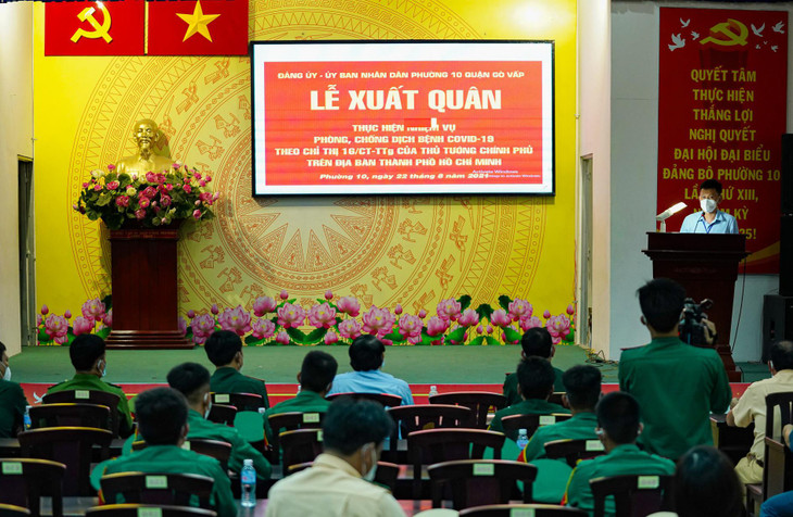 Tối 22/8, Bộ Tư lệnh TP.HCM phối hợp cùng Ban Chỉ huy quân sự quận Gò Vấp và Đảng ủy, UBND phường 10 tổ chức lễ xuất quân thực hiện nhiệm vụ phòng chống dịch Covid-19