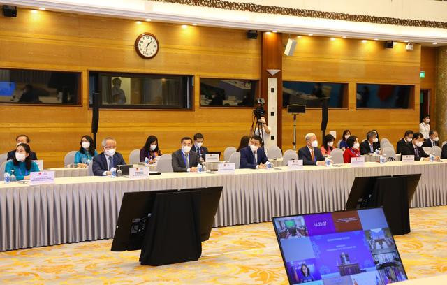 Các thành viên Đoàn đại biểu cấp cao Quốc hội Việt Nam dự họp Phiên toàn thể thứ hai. Ảnh: TTXVN